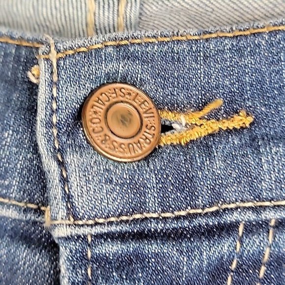 Levis Women's 524 Too Super Low Bootcut Jeans Size 5 Medium Wash Denim 29X32 - Picture 7 of 9